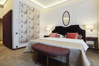 Deluxe Room (Grand)