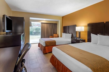 Standard Room, 2 Double Beds, Refrigerator & Microwave, Courtyard View (Pet Friendly)