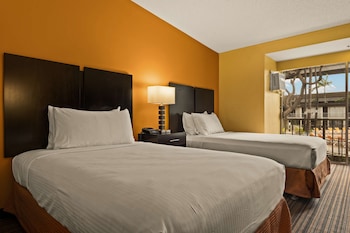 Standard Room, 2 Double Beds, Refrigerator & Microwave, Courtyard View (Pet Friendly)