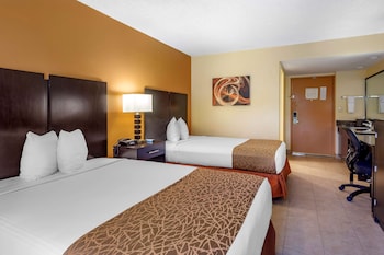 Standard Room, 2 Double Beds, Refrigerator & Microwave, Courtyard View (Pet Friendly)