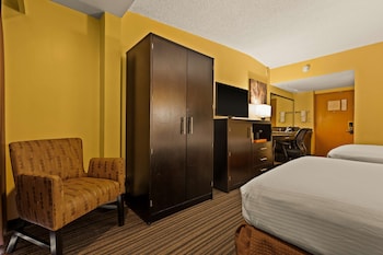 Standard Room, 2 Double Beds, Refrigerator & Microwave, Courtyard View (Pet Friendly)
