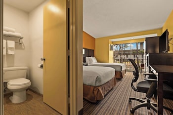 Standard Room, 2 Double Beds, Refrigerator & Microwave, Courtyard View (Stair Access Only)