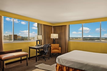 Standard Room, 1 King Bed, Accessible, Refrigerator & Microwave