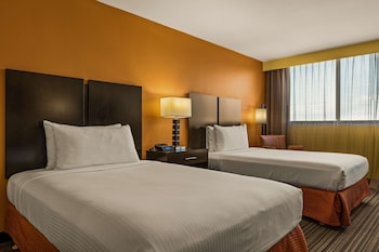 Standard Room, 2 Double Beds, Refrigerator & Microwave, City View