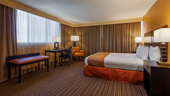 Standard Room, 1 King Bed, Refrigerator & Microwave, Corner (Larger Room)