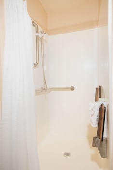 Standard Room, 1 King Bed, Accessible