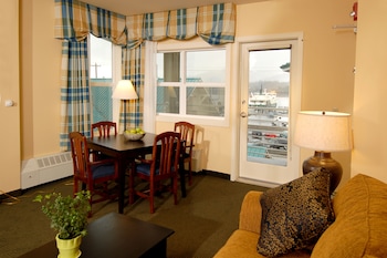 Suite, 2 Queen Beds Accessible