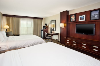 Standard Room, 2 Queen Beds, Mobility Accessible (Accessible Tub)