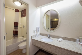 Business Room, 1 King Bed, Accessible, Non Smoking