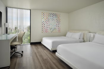 Deluxe Room, 2 Queen Beds, Non Smoking, Pool View