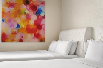 Suite, 2 Queen Beds, Non Smoking (Living Room)