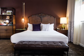 Suite, Accessible Bathtub (Reserve, Mobility)