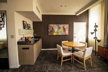 Suite (Imperial)