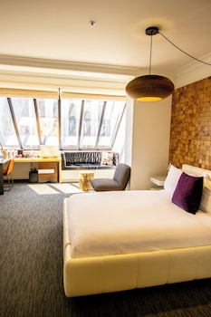 Premium Room, 1 Queen Bed (Sky View)