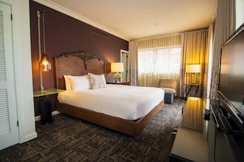 Room (Essential)