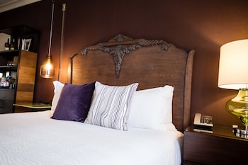 Suite, Accessible Bathtub (Reserve, Mobility)