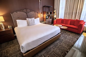 Room (Essential)