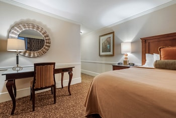 Deluxe Room, 1 Queen Bed, Accessible