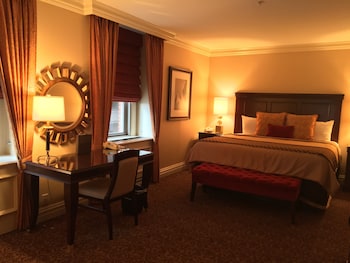 Deluxe Room, 1 Queen Bed