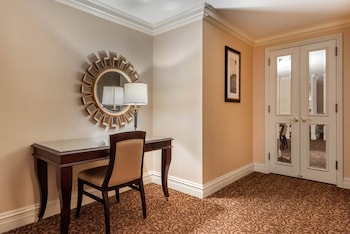 Deluxe Room, 2 Double Beds, Accessible (Roll in Shower)