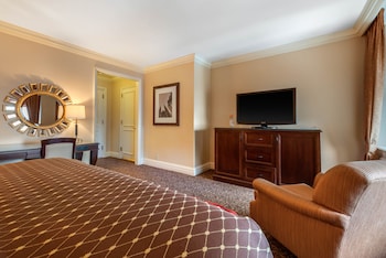 Deluxe Room, 1 King Bed
