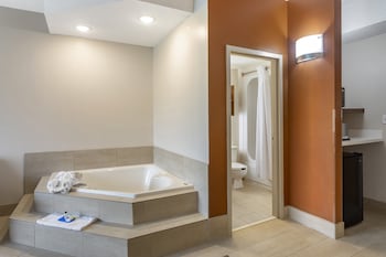 Suite, 1 King Bed, Accessible, Jetted Tub (Communications)