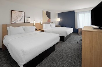 Room, 2 Queen Beds, Accessible, Bathtub (Mobility, Hearing)