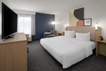 Room, 1 King Bed, Accessible, Bathtub (Mobility, Hearing)
