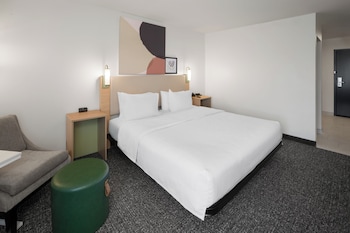 Room, 1 King Bed, Accessible, Bathtub (Mobility, Hearing)