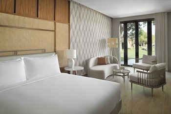 Premium Room, 1 King Bed, Pool Access (Direct)