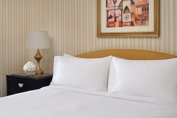 Classic Room, 1 King Bed, Smoking