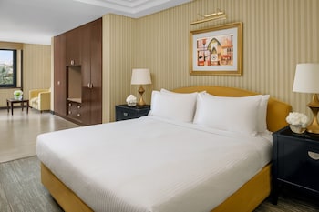 Classic Room, 1 King Bed, Smoking