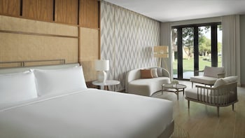 Premium Room, 1 King Bed, Pool Access (Direct)