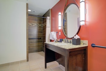 Room, 1 King Bed, Accessible (Mobility & Hearing, Roll-in Shower)