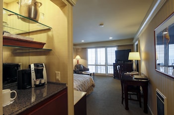 Room, 1 King Bed, Balcony, Oceanfront