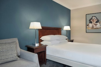 Deluxe Room, 1 King Bed with Sofa bed