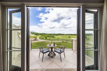 Deluxe Room, 1 King Bed, Balcony (Terrace)