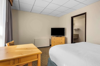 Standard Room, 1 Queen Bed, Non Smoking (2nd Floor)