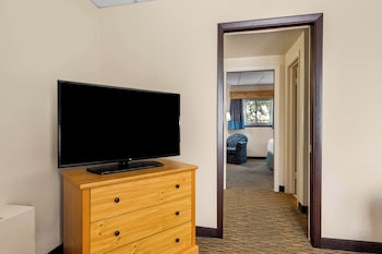 Suite, 2 Queen Beds, Non Smoking, Refrigerator (2nd Floor)
