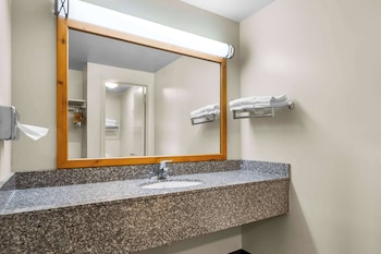 Standard Room, 1 King Bed, Refrigerator, Ground Floor