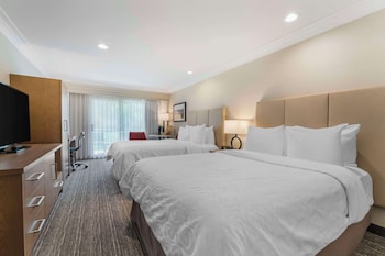 Standard Room, 2 Queen Beds, Balcony, Courtyard View
