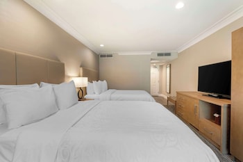 Standard Room, 2 Queen Beds, Balcony, Courtyard View