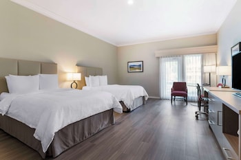 Deluxe Room, 2 Queen Beds, Non Smoking, Refrigerator