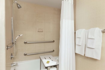 Room, 2 Queen Beds, Accessible, Bathtub