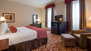 Standard Room, 1 King Bed, Non Smoking, Refrigerator & Microwave (Courthouse View;Larger Room)