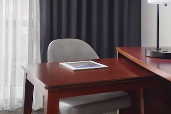 Room, 1 King Bed (Hearing Accessible)