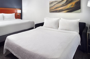 Room, 1 King Bed (Hearing Accessible)