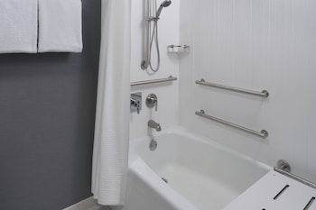 Room, 2 Queen Beds (Mobility/Hearing Access, Transf Shwr)