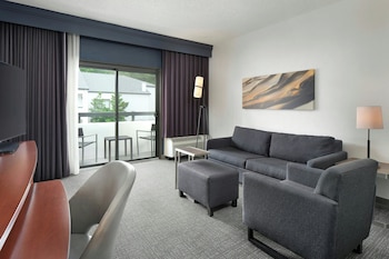Suite, 1 Bedroom, Courtyard View