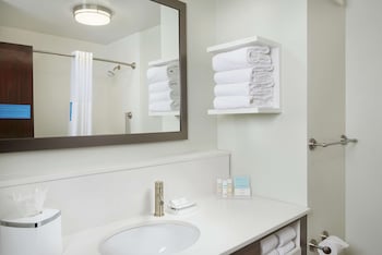 Room, 1 King Bed, Accessible, Refrigerator & Microwave (Hearing)